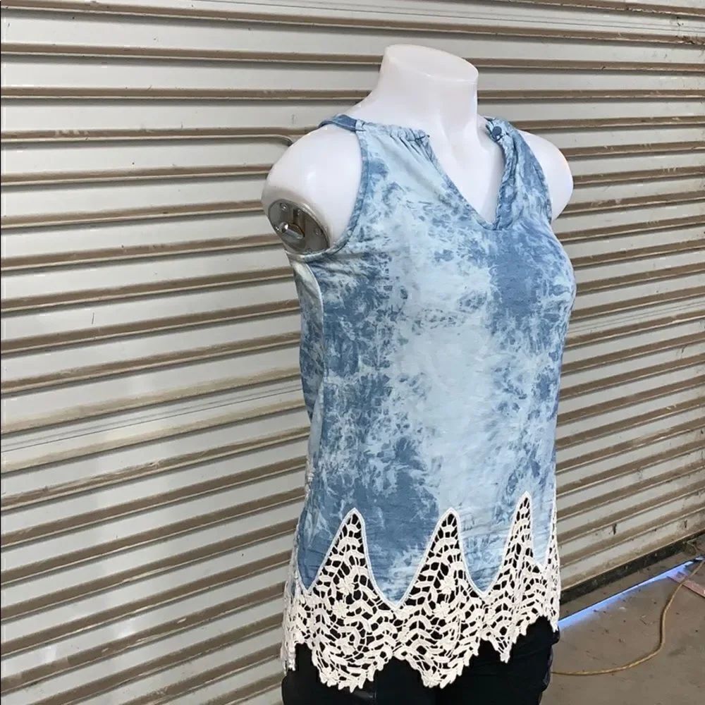 🛍️INC size 0 denim looking top with lace accent - Picture 5 of 7
